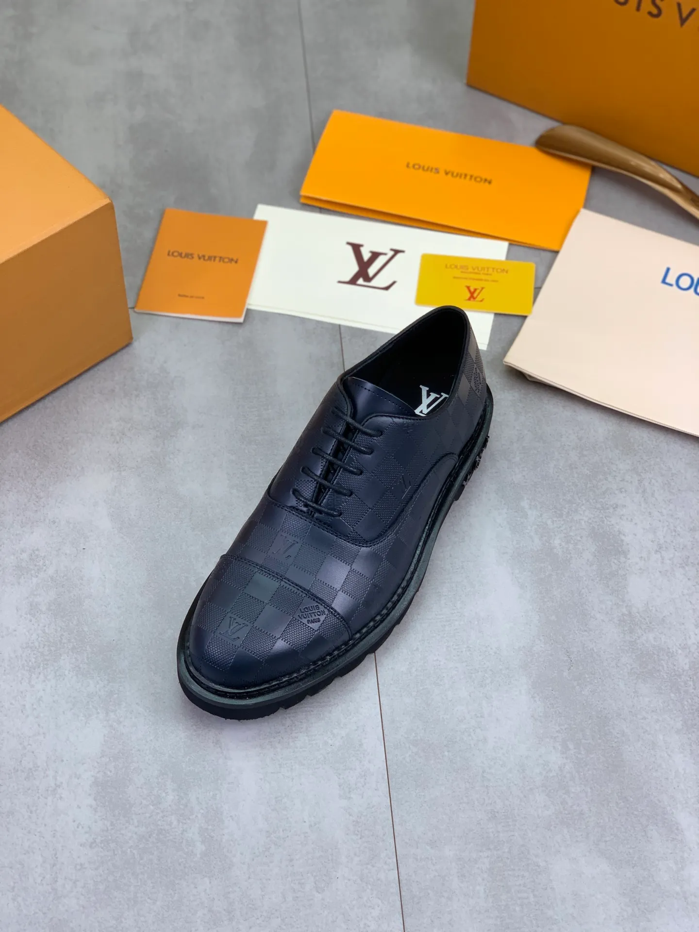Factory price P820 💎💎💎Top version LOUIS VUITTON [Louis Vuitton] - LV men's business casual leather shoes, luxurious and noble 👞All imported original cowhide, just to create a more comfortable wearing experience, upper: original high-end calfskin➕Imported soft cowhide lining, original lightweight foam outsole✔️Color: 3️⃣colors available Size: 39-44 (38.45 46 can be customized (non-returnable)